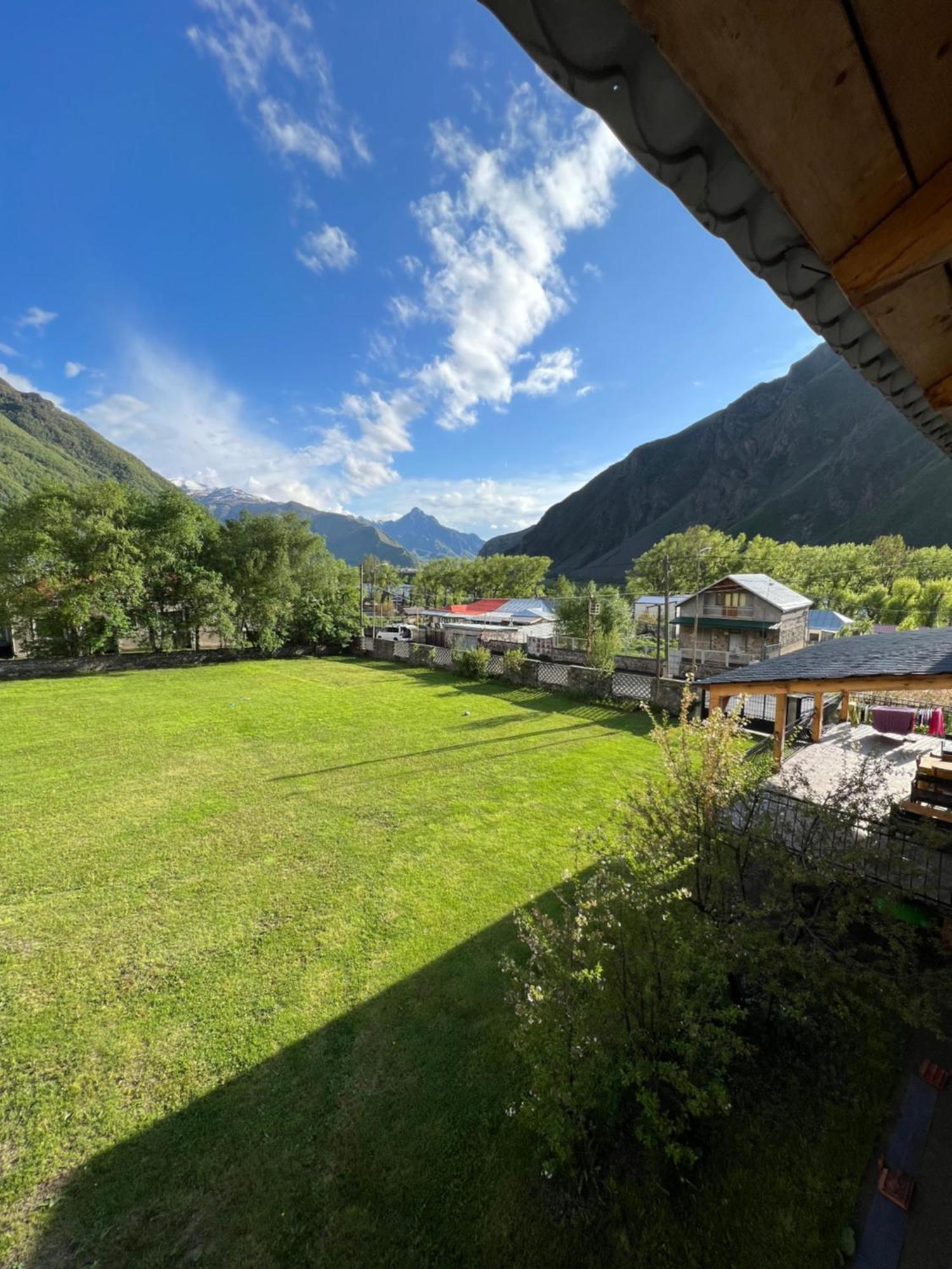 Guest House 15 Kazbegi Bagian luar foto