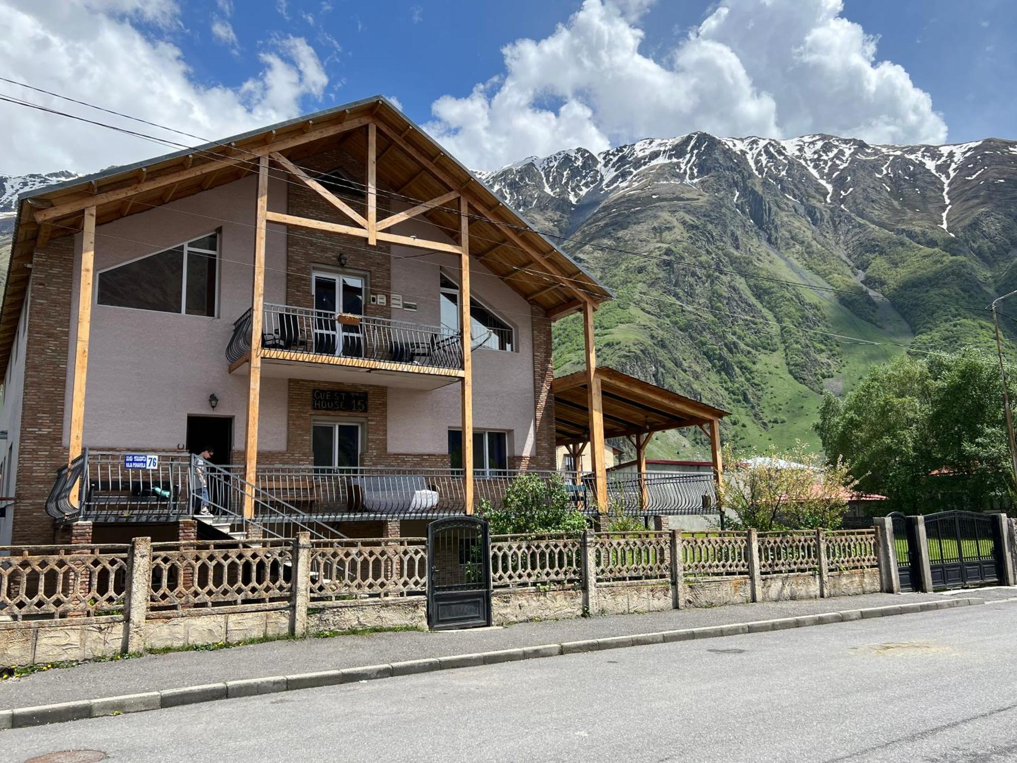 Guest House 15 Kazbegi Bagian luar foto