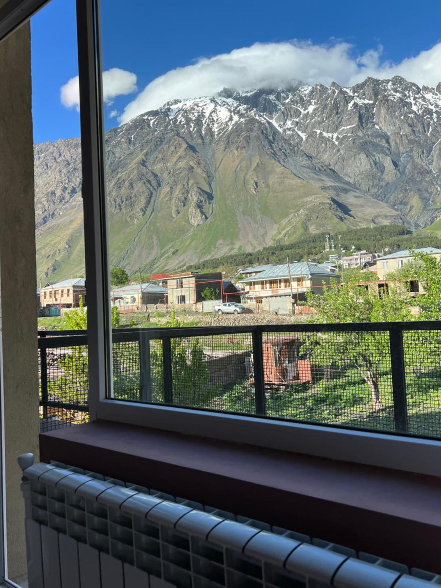 Guest House 15 Kazbegi Bagian luar foto