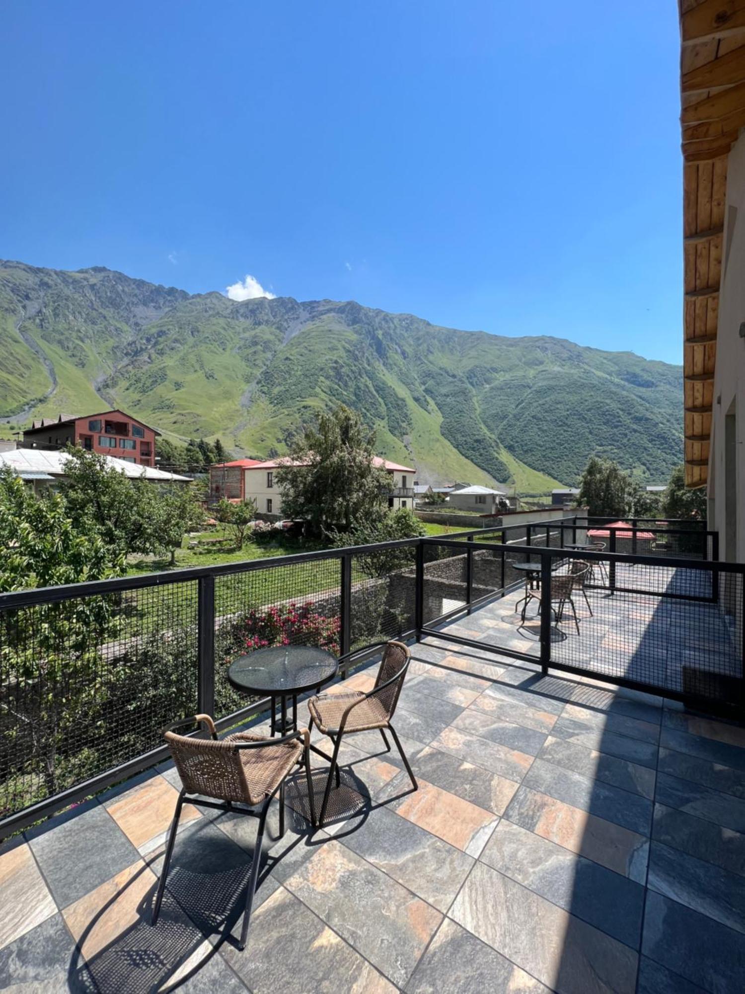 Guest House 15 Kazbegi Bagian luar foto