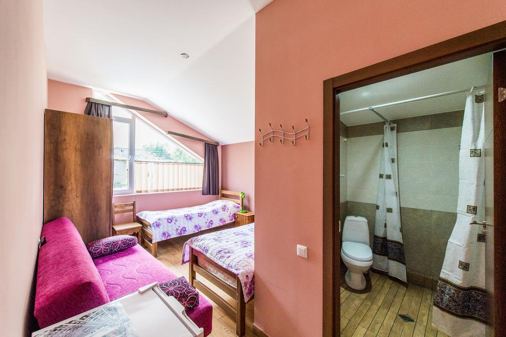 Guest House 15 Kazbegi Bagian luar foto